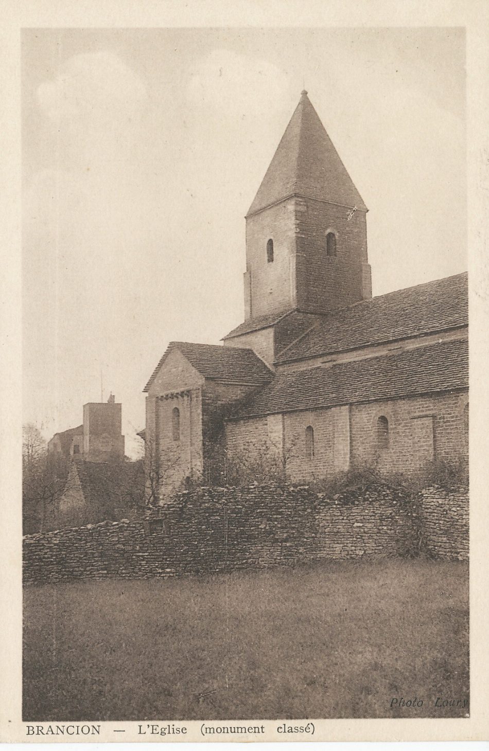 Brancion. L'église (monument classé).
