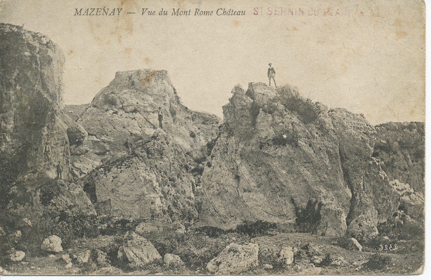 Mazenay. Vue du Mont Rome. Château.
