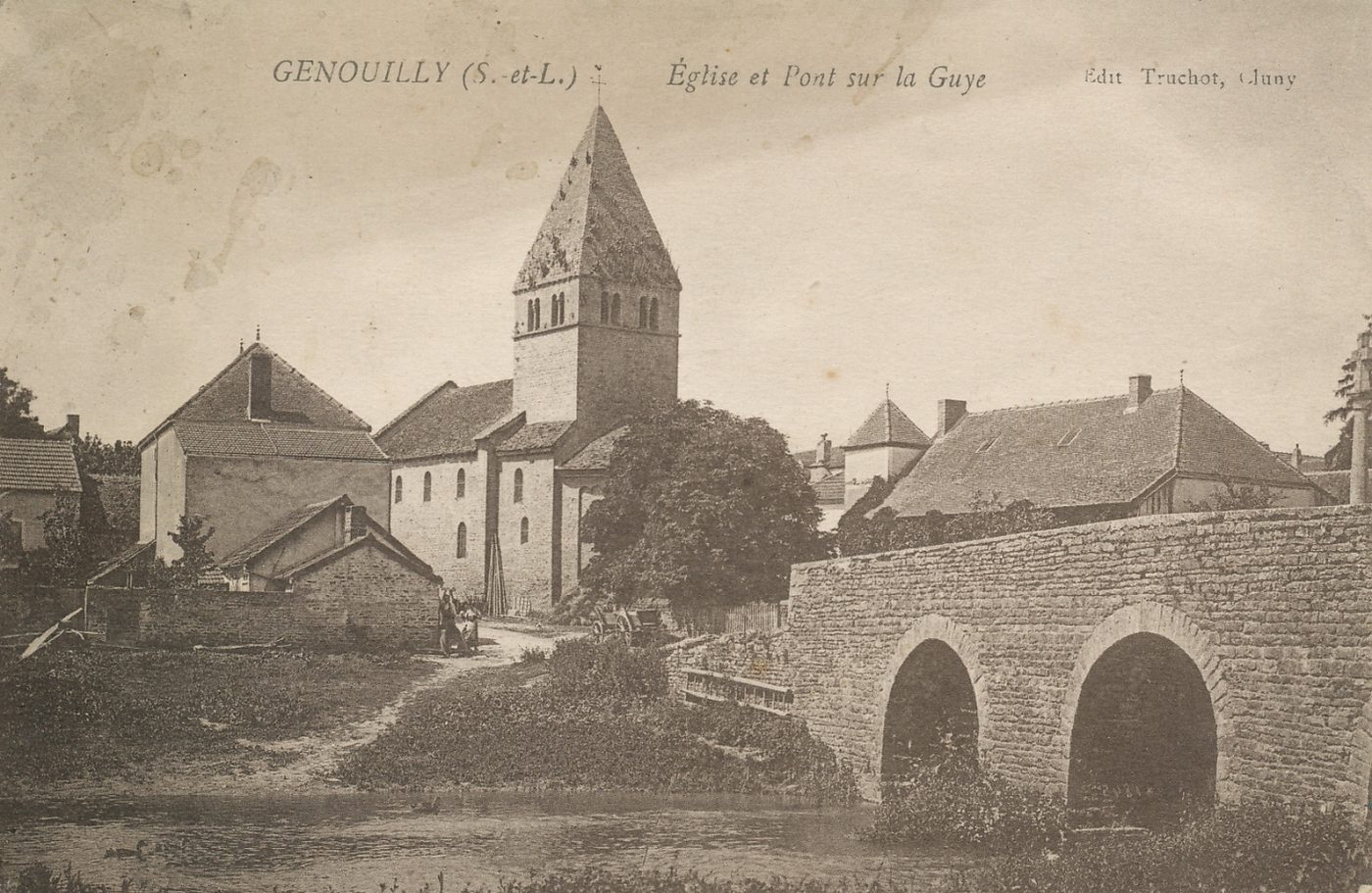 Genouilly. Eglise et pont sur la Guye.