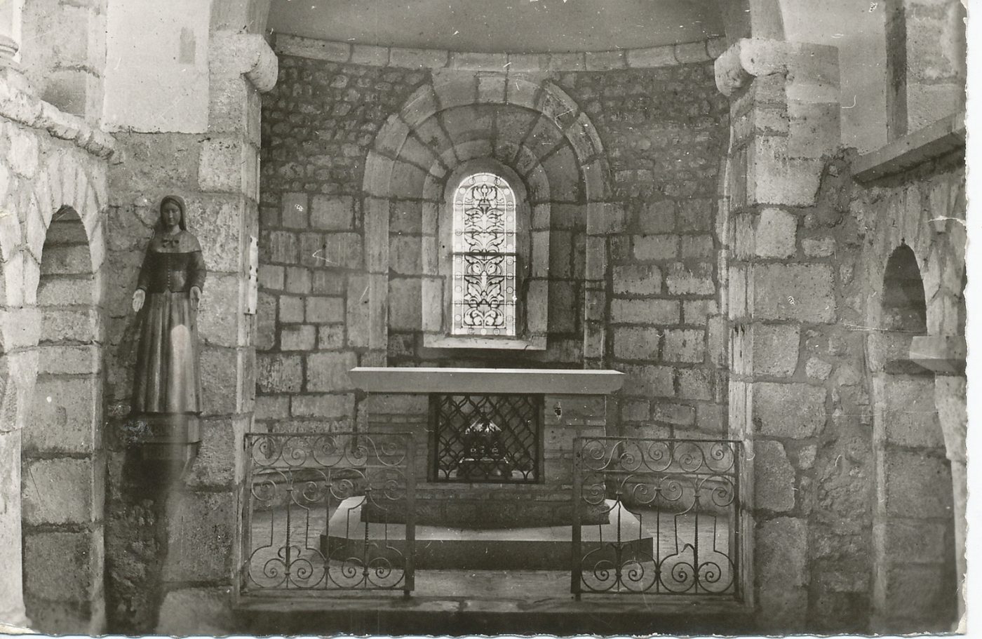 Eglise de Monthelon. Chapelle de sainte Jeanne de Chantal (XIe s.).