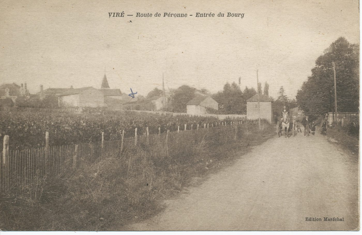Viré. Route de Péronne. Entrée du bourg.