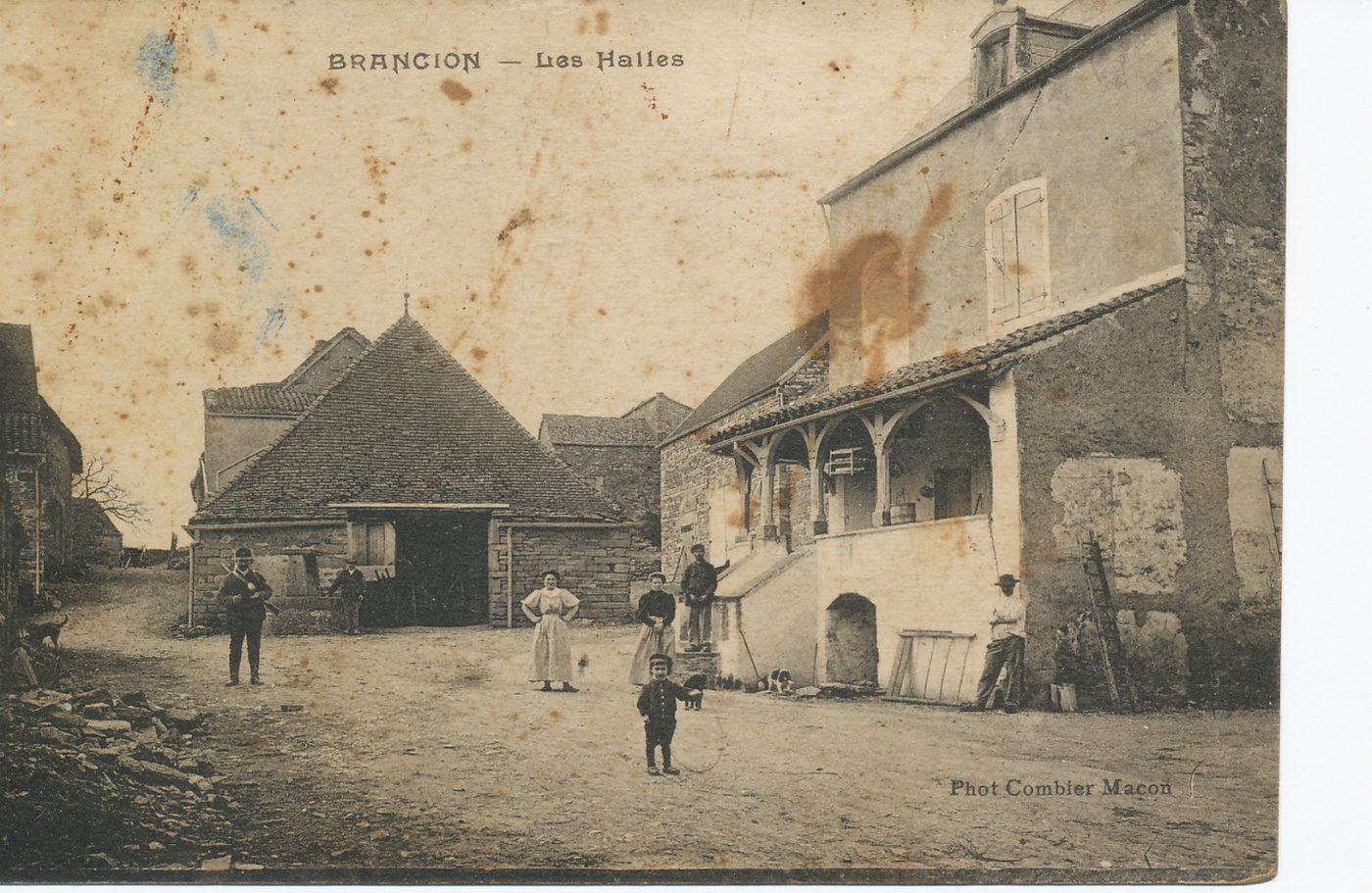 Brancion. Les Halles.