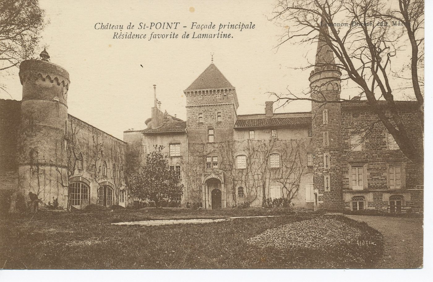 Château de Saint-Point. Façade principale. Résidence favorite de Lamartine.