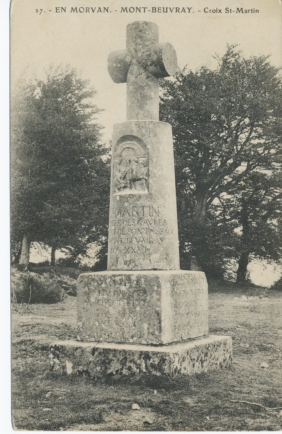 En Morvan. Mont-Beuvray. Croix Saint-Martin.