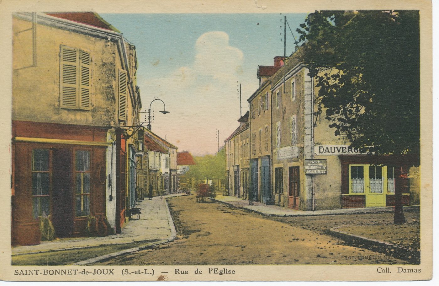 Saint-Bonnet-de-Joux. Rue de l'Eglise.