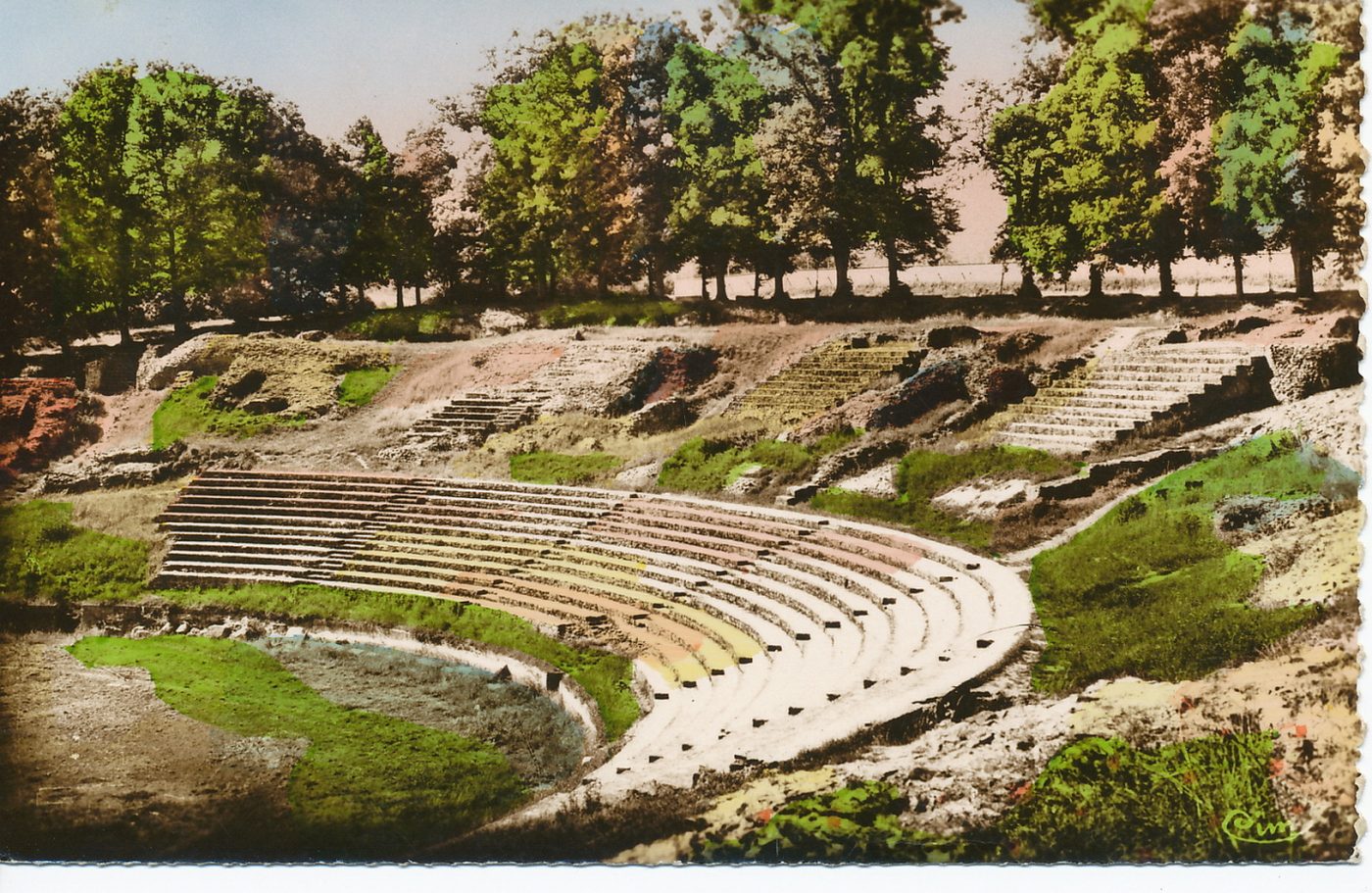 Autun. Le théâtre romain.