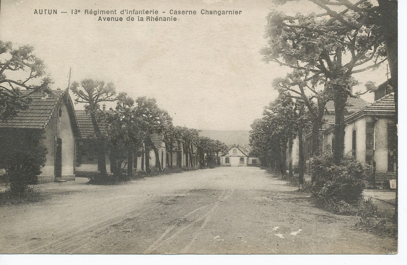 Autun. 13e régiment d'infanterie. Caserne Changarnier. Avenue de la Rhénanie.