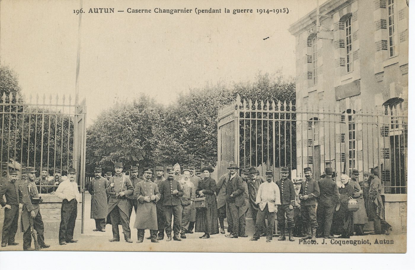 Autun. Caserne Changarnier (pendant la guerre 1914-1915).