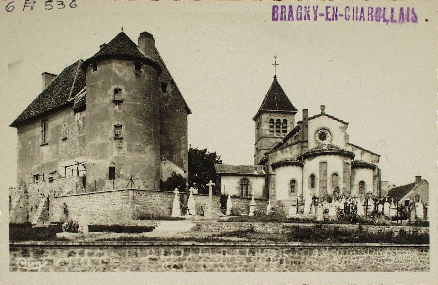 Bragny-en-Charollais. Le vieux monastère.