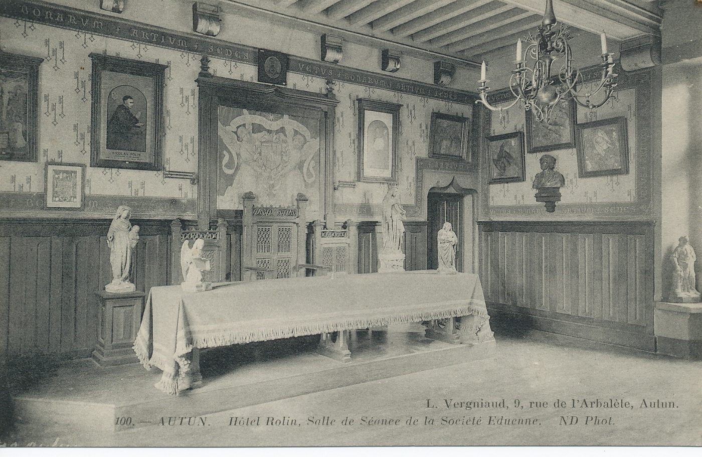 Autun. Hôtel Rolin, salle de séance de la société Eduenne.