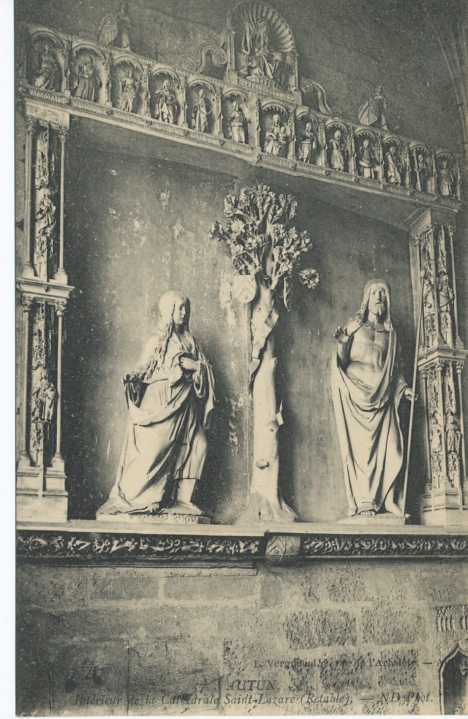 Autun. Intérieur de la cathédrale Saint-Lazare (retable).