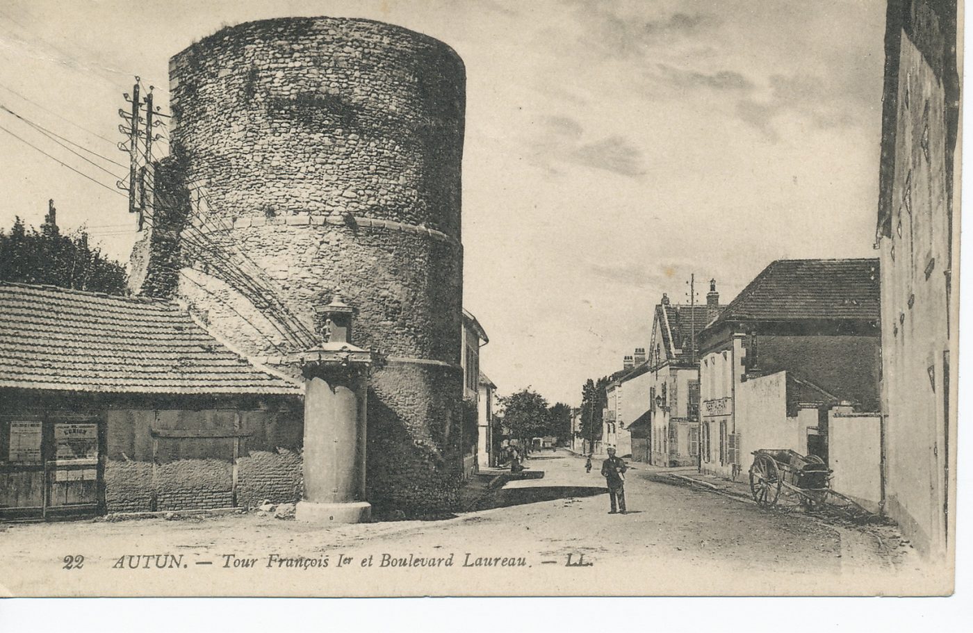 Autun. Tour François 1er et boulevard Laureau.
