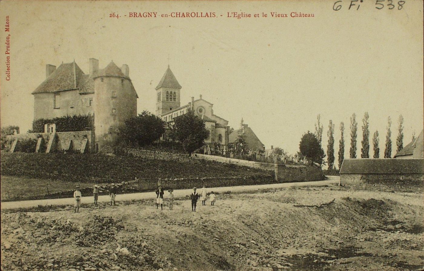Bragny-en-Charollais. L'église et le vieux château.