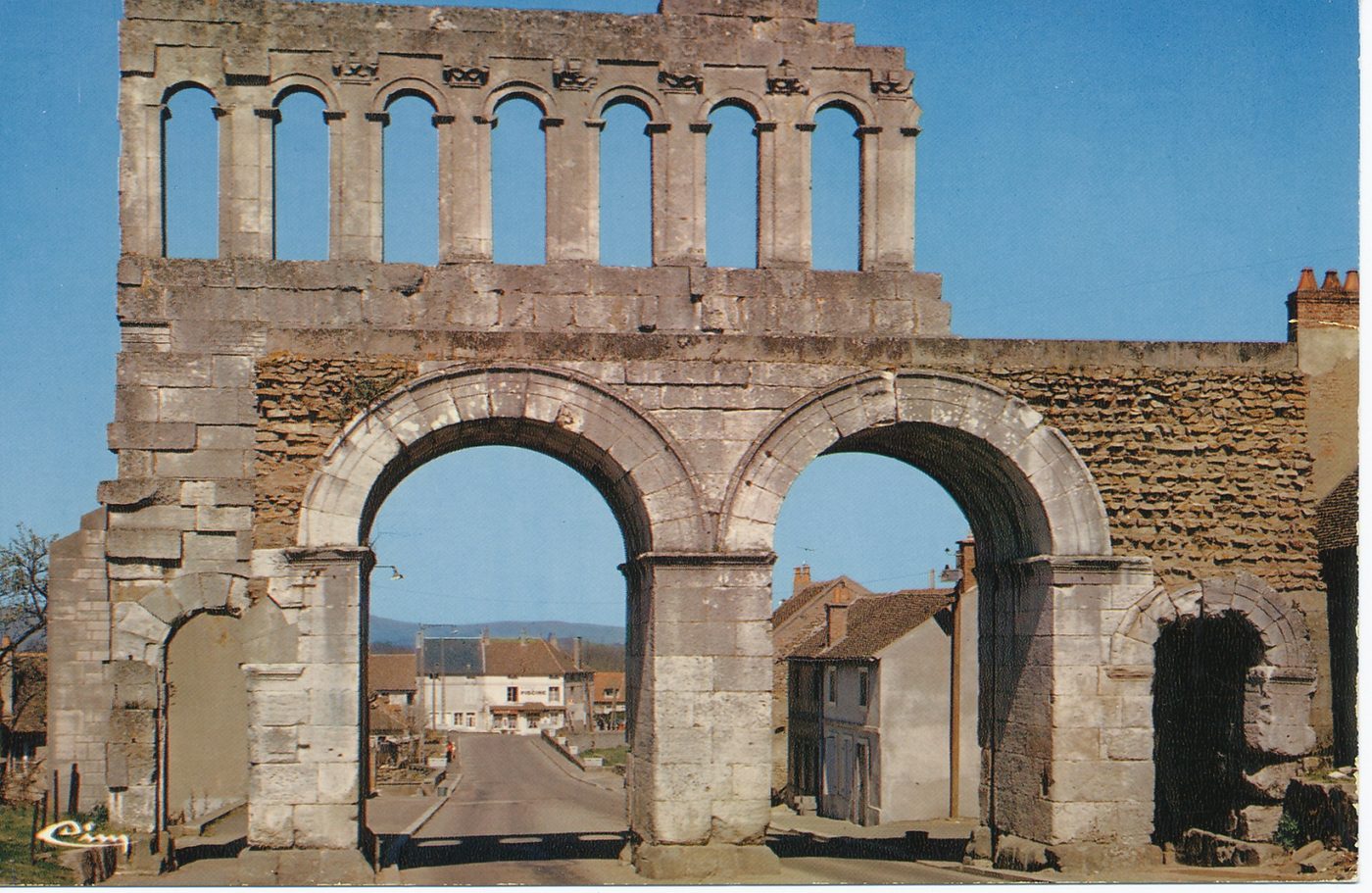 Autun. Porte romaine, dite d'Arroux.