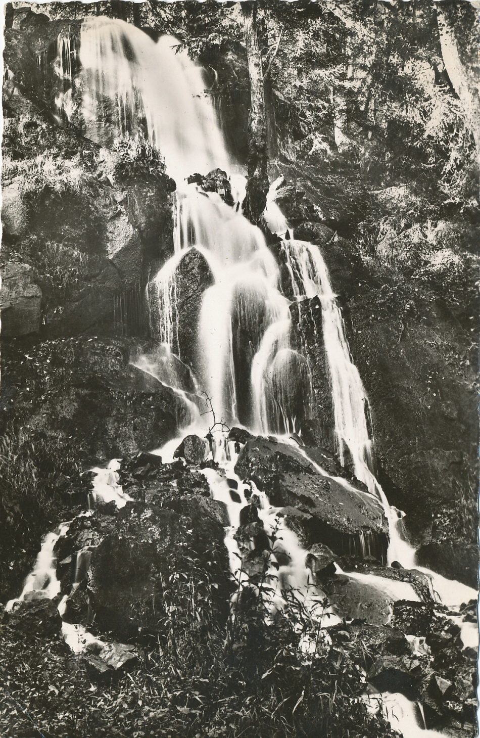 Autun antique. Cascade de Brisecou.