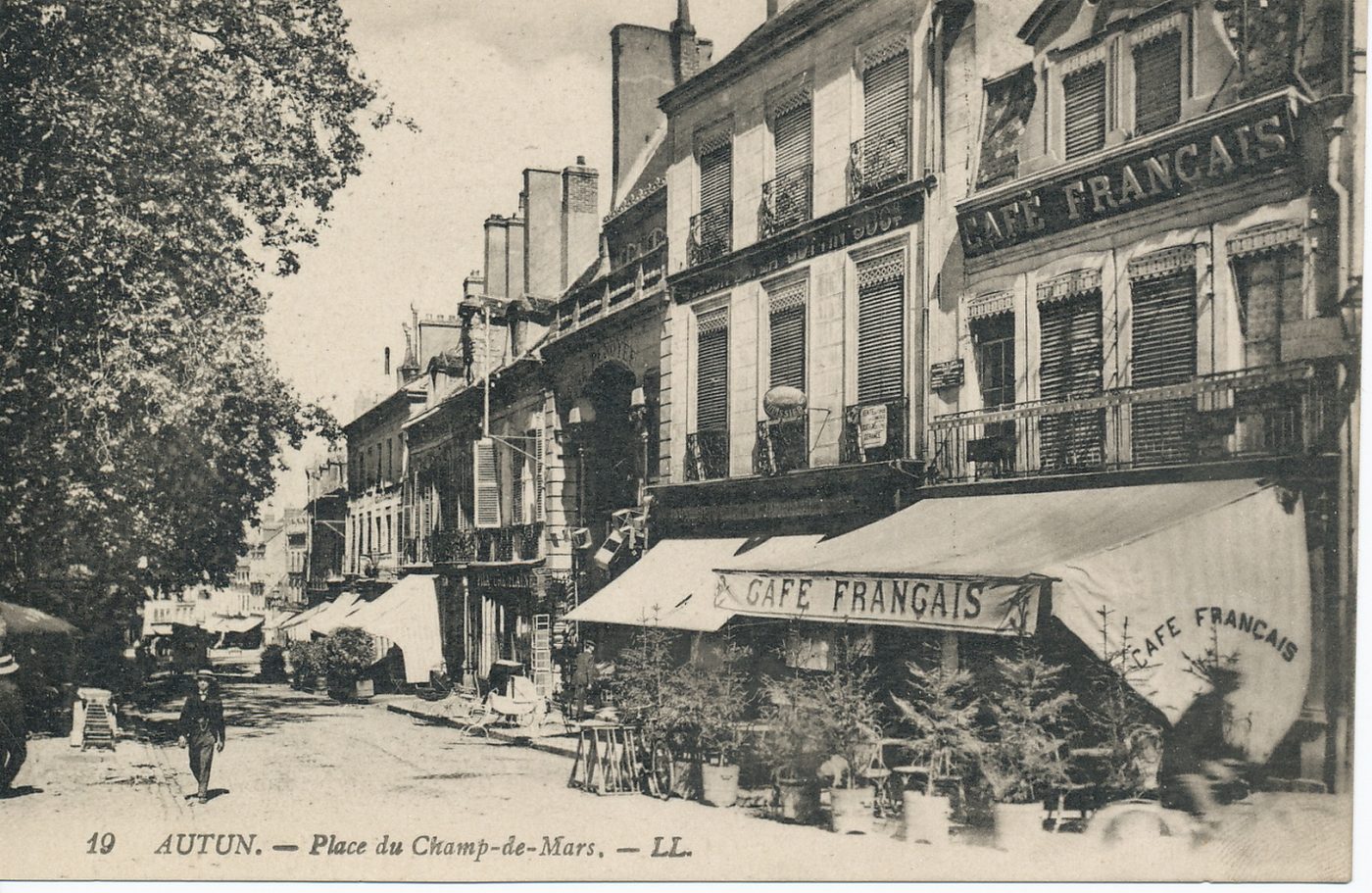Autun. Place du Champ-de-Mars.