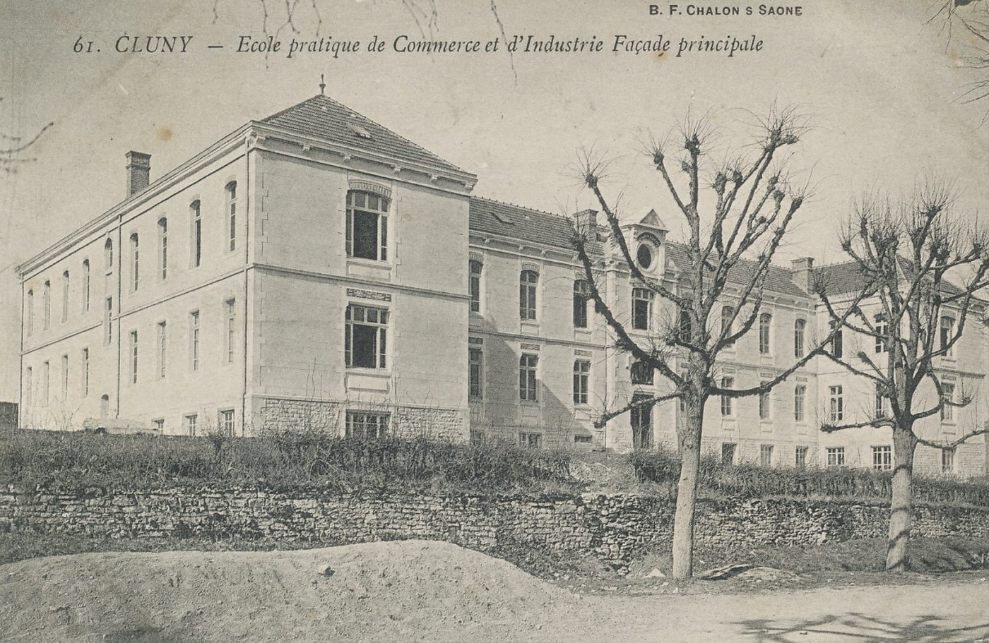 Cluny. Ecole pratique de commerce et d'industrie. Façade principale.