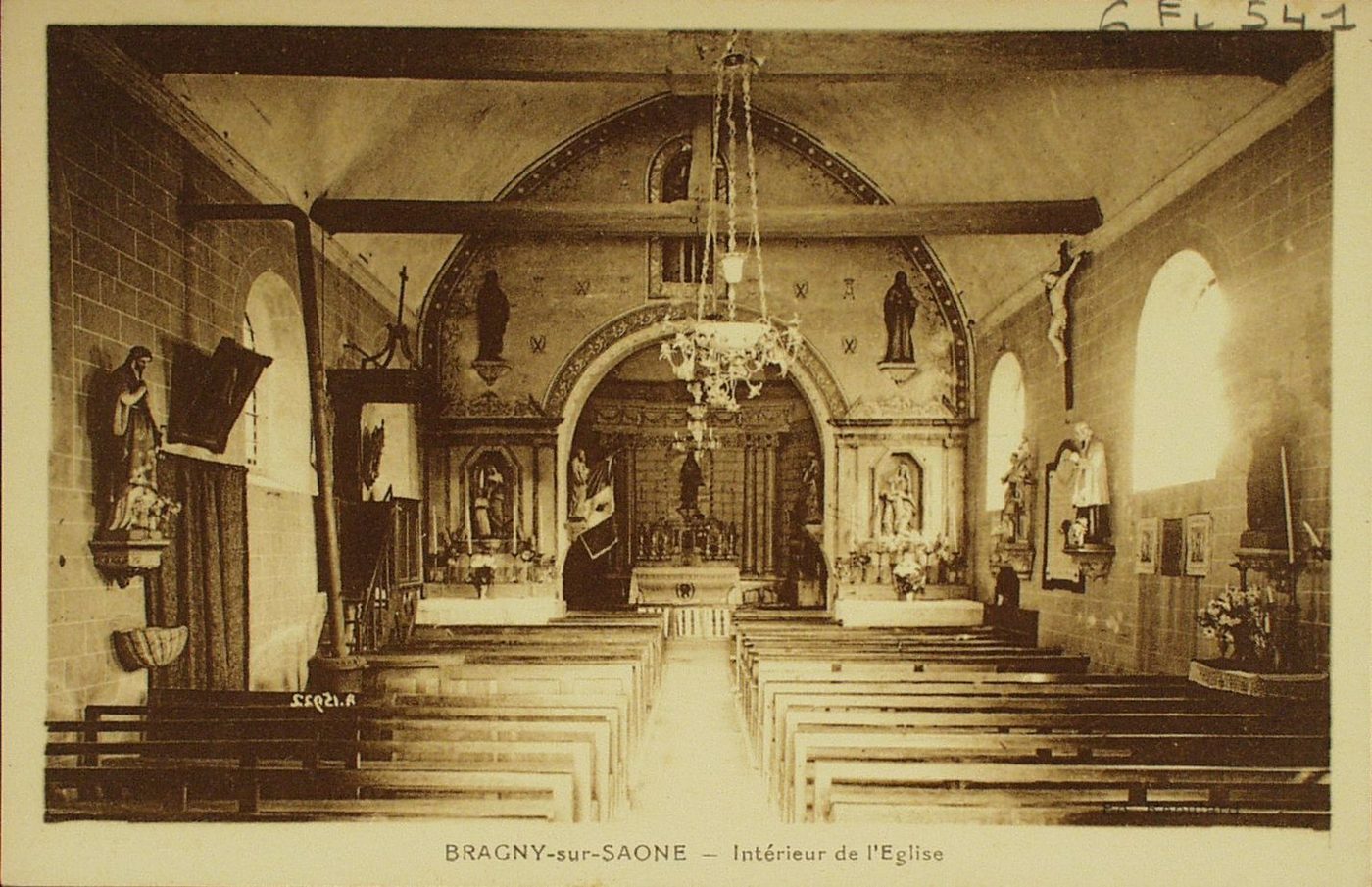 Bragny-sur-Saône. Intérieur de l'église.