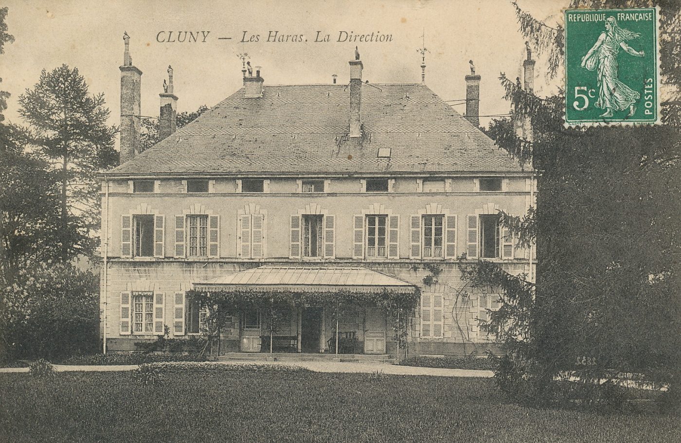 Cluny. Les haras. La direction.
