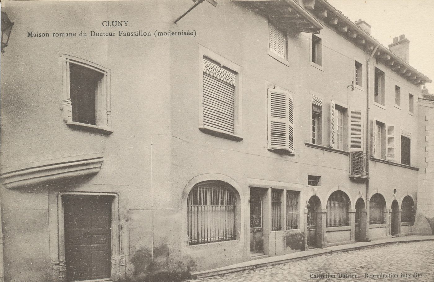 Cluny. Maison romane du Docteur Faussillon (modernisée).
