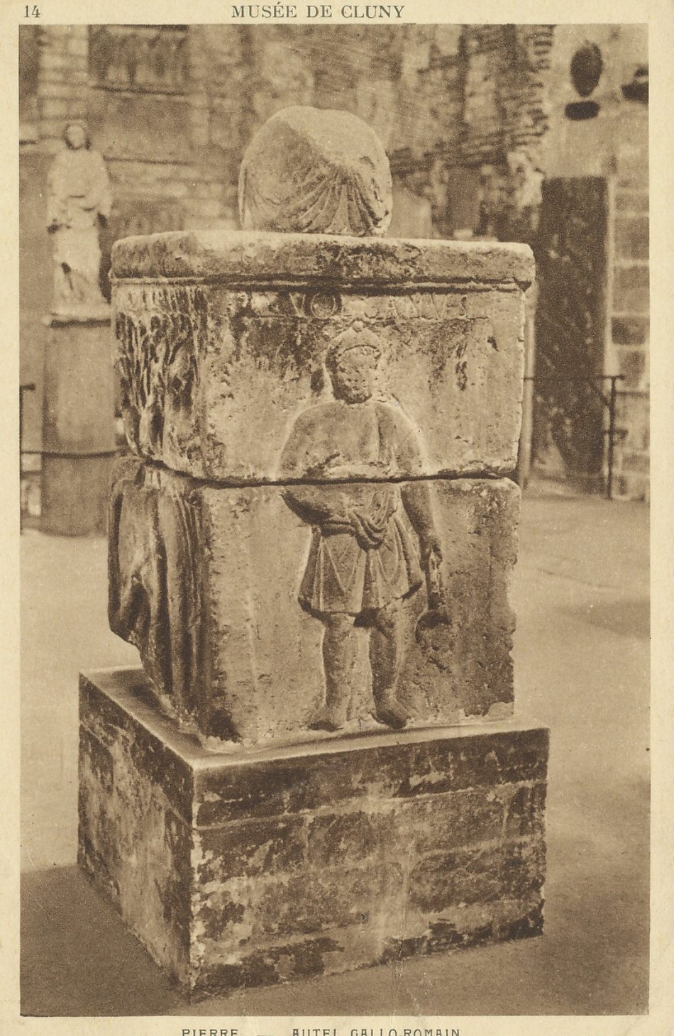 Musée de Cluny. Pierre. Autel gallo-romain.