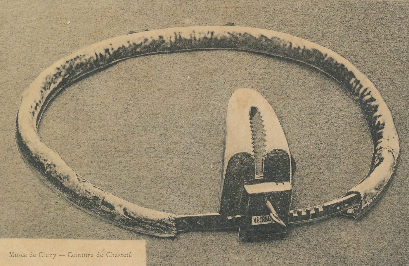 Musée de Cluny. Ceinture de chasteté.