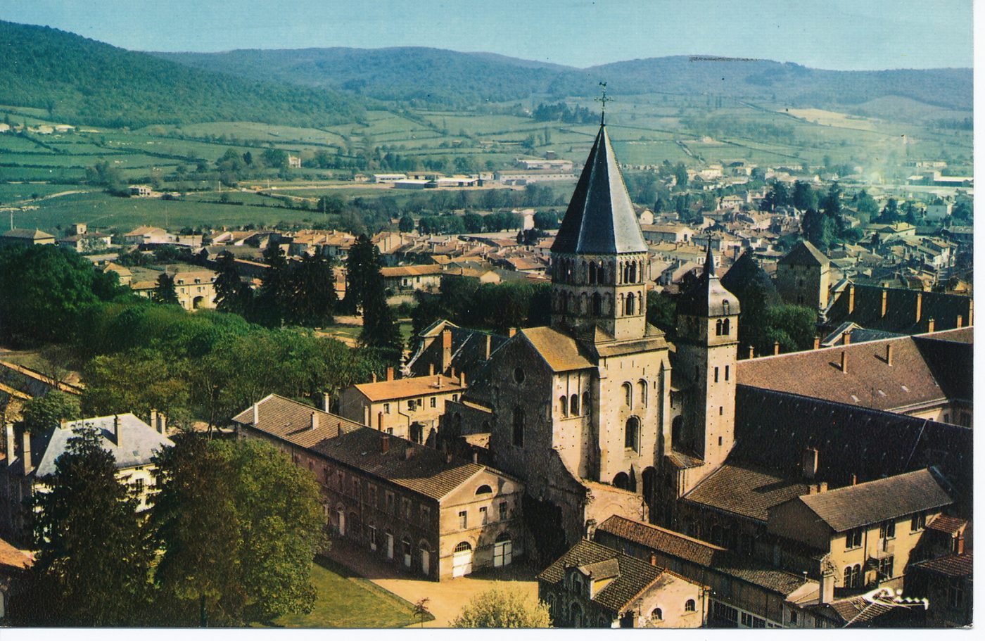 Cluny. Vue aérienne. L'abbaye (XIe-XIIe s.).
