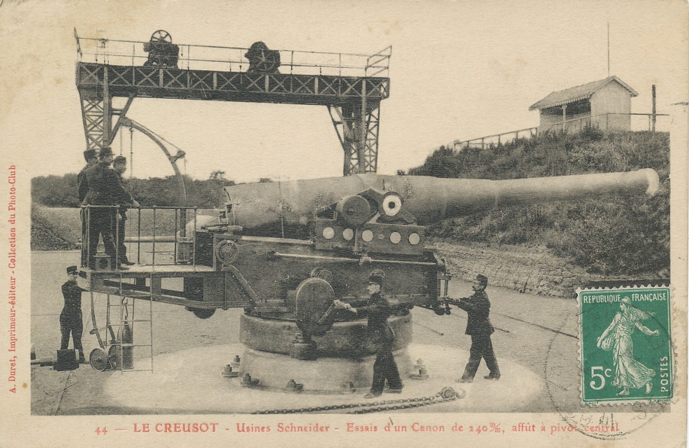 Le Creusot. Usines Schneider. Essais d'un canon de 240 m/m affût à pivot central.