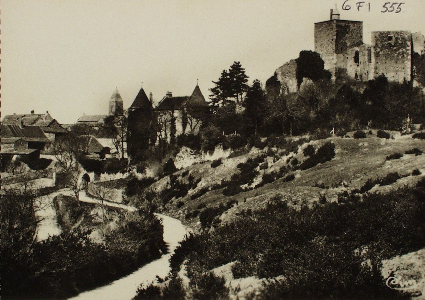 Brancion. Le château.