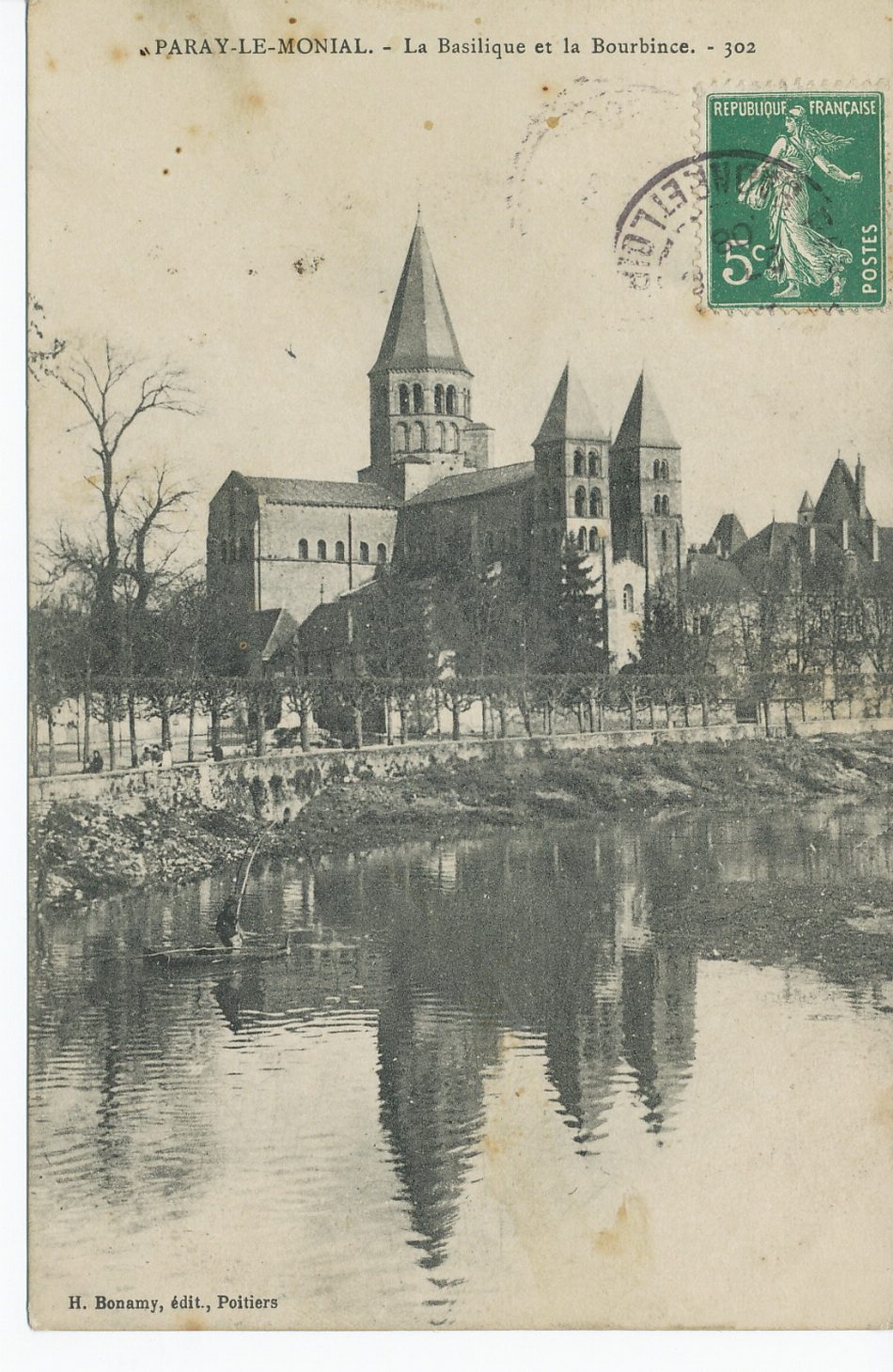 Paray-le-Monial. La basilique et la Bourbince.