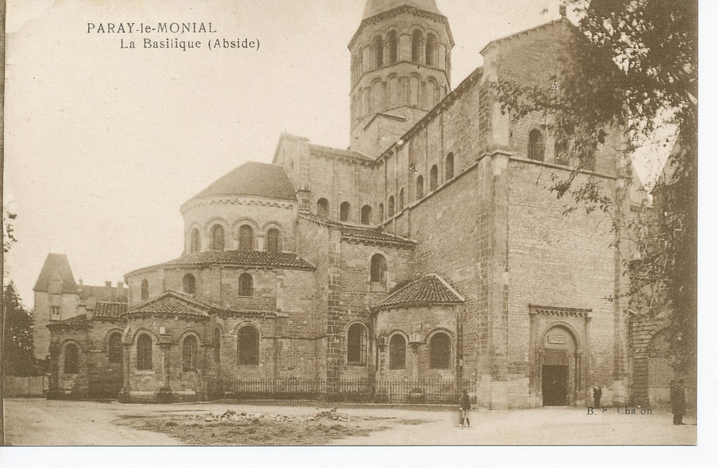 Paray-le-Monial. La basilique. (abside).