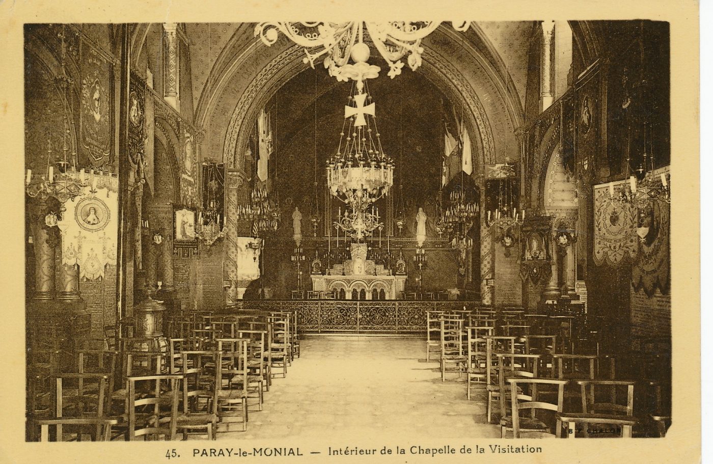Paray-le-Monial. Intérieur de la chapelle de la Visitation.