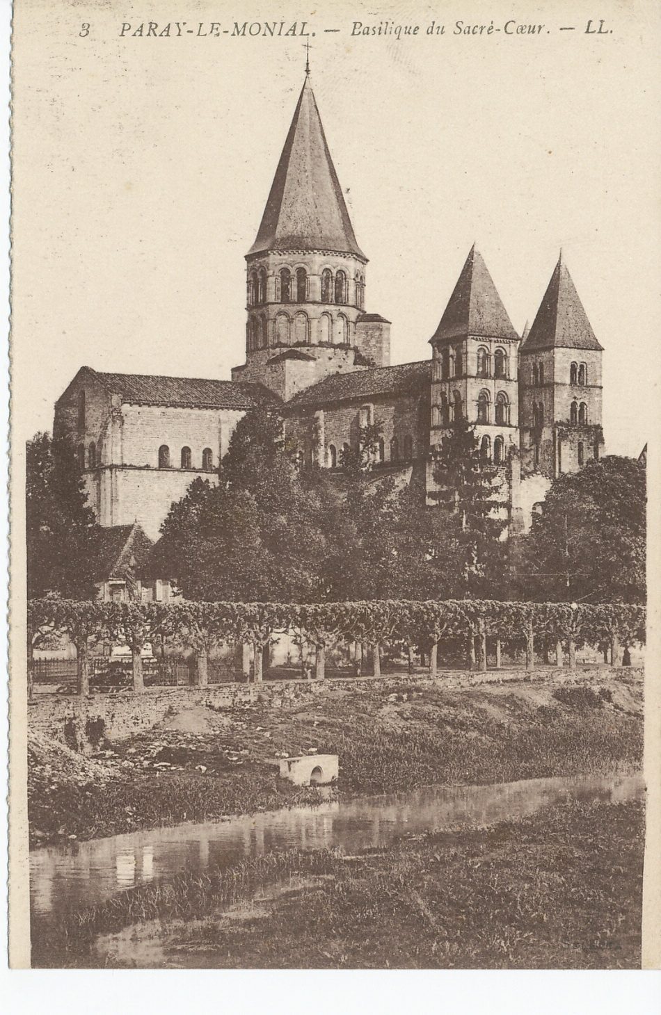 Paray-le-Monial. Basilique du Sacré-Coeur.