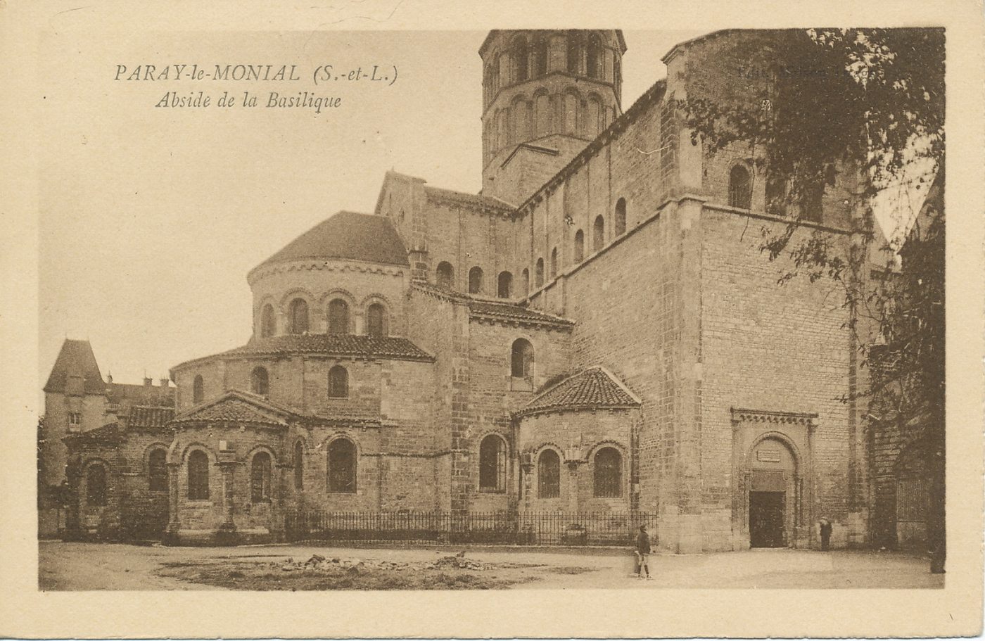 Paray-le-Monial. Abside de la basilique.