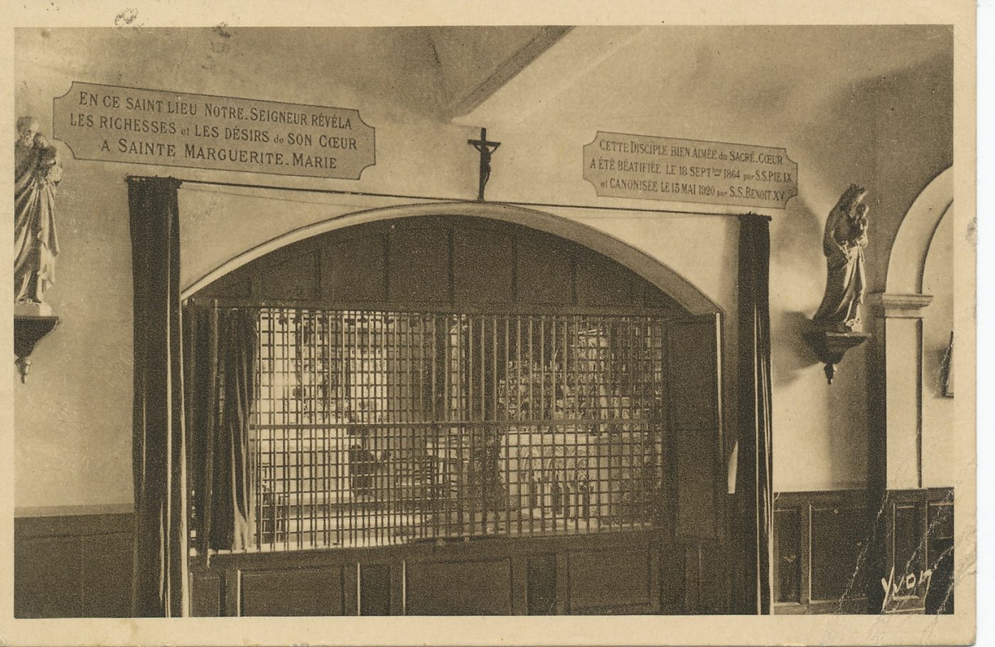 Paray-le-Monial. Monastère de la Visitation. Choeur des religieuses où sainte Marguerite-Marie Alacoque était en prière au moment des grandes révélations de 1673 à 1675.