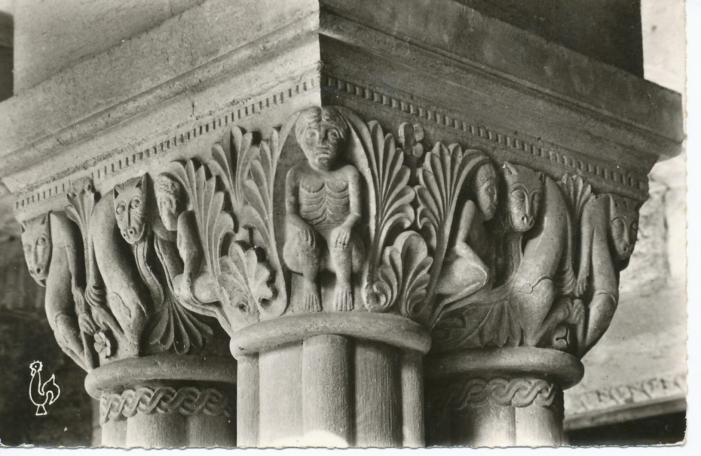 Paray-le-Monial. Détail de la basilique. Le narthex.
