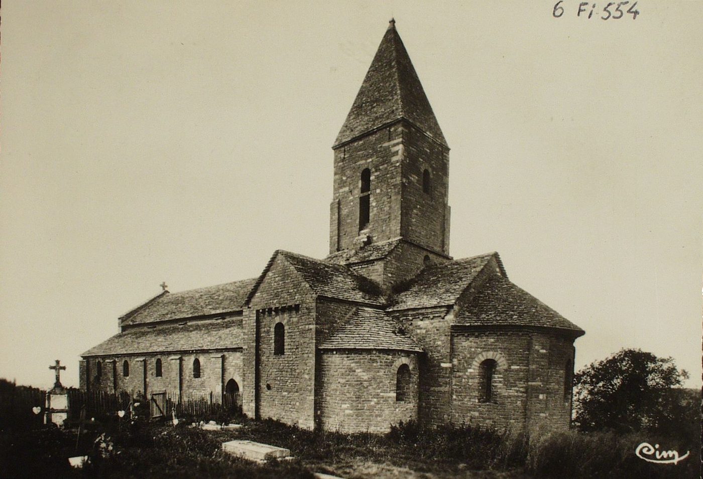 Brancion. L'église du XIIe s.
