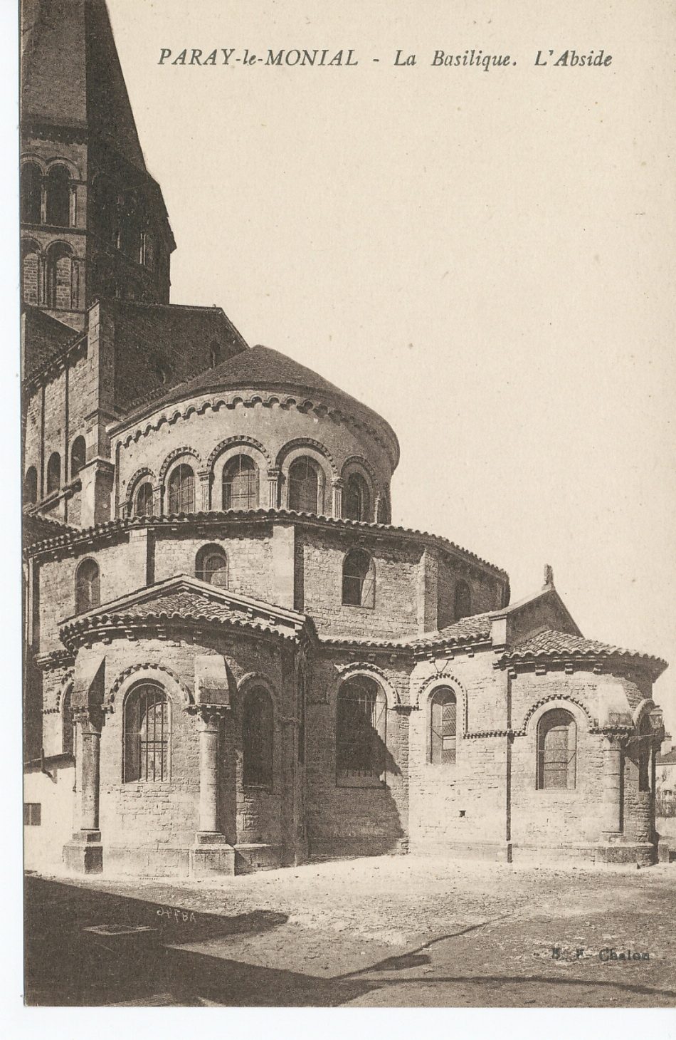 Paray-le-Monial. La Basilique. L'abside.