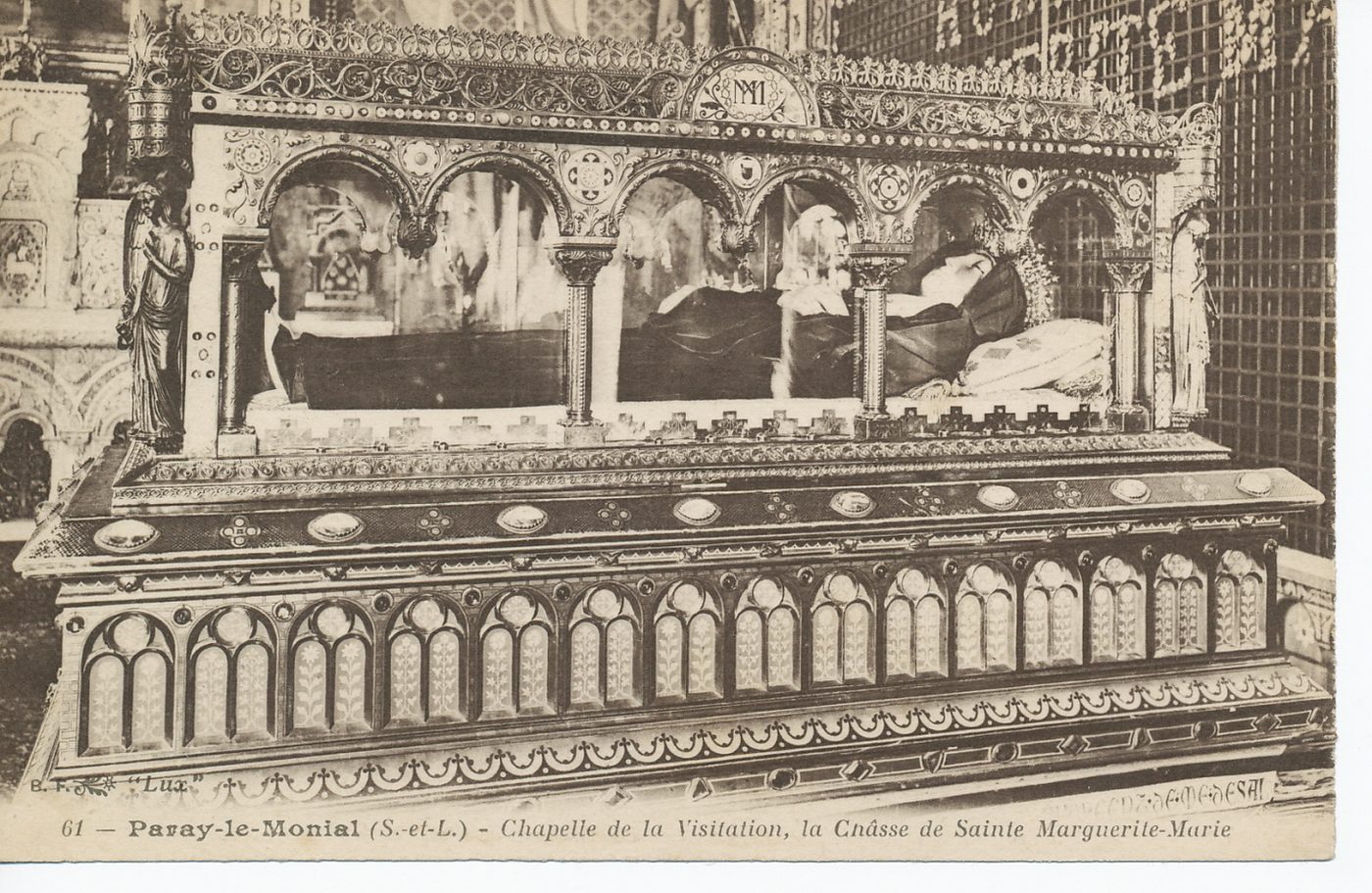 Paray-le-Monial. Chapelle de la Visitation, la châsse de sainte Marguerite-Marie.