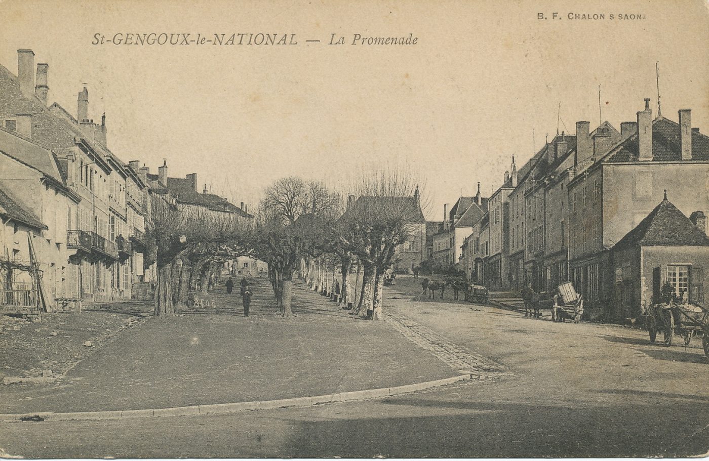 Saint-Gengoux-le-National. La promenade.