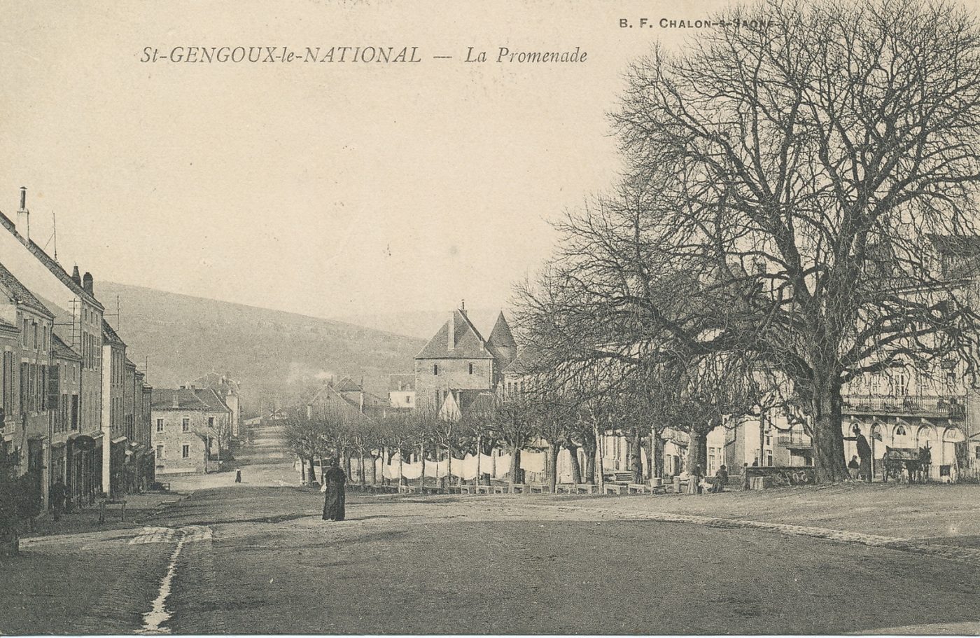 Saint-Gengoux-le-National. La promenade.