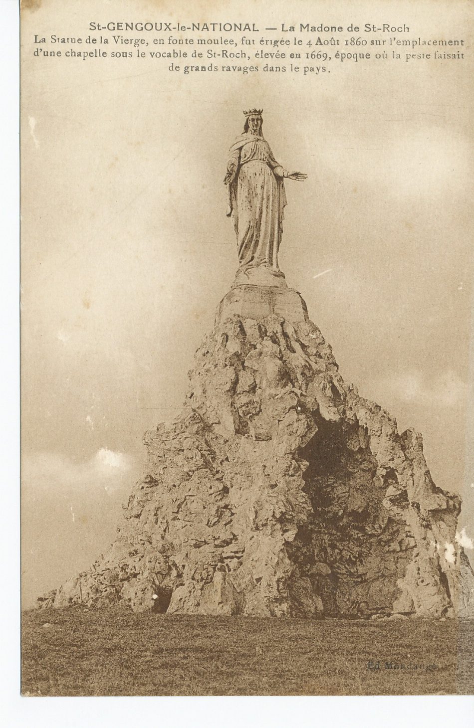 Saint-Gengoux-le-National. La Madone de Saint-Roch. La statue de la Vierge, en fonte moulée, fut érigée le 4 août 1860 sur l'emplacement d'une chapelle sous le vocable de Saint-Roch, élevée en 1669, époque où la peste faisait de grands ravages dans le pays.