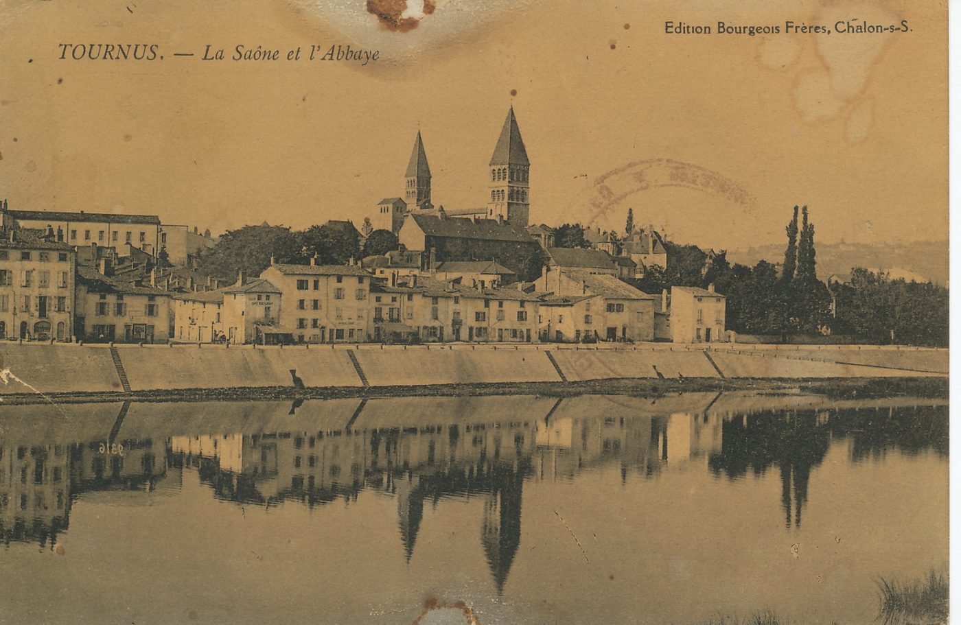Tournus. La Saône et l'abbaye.