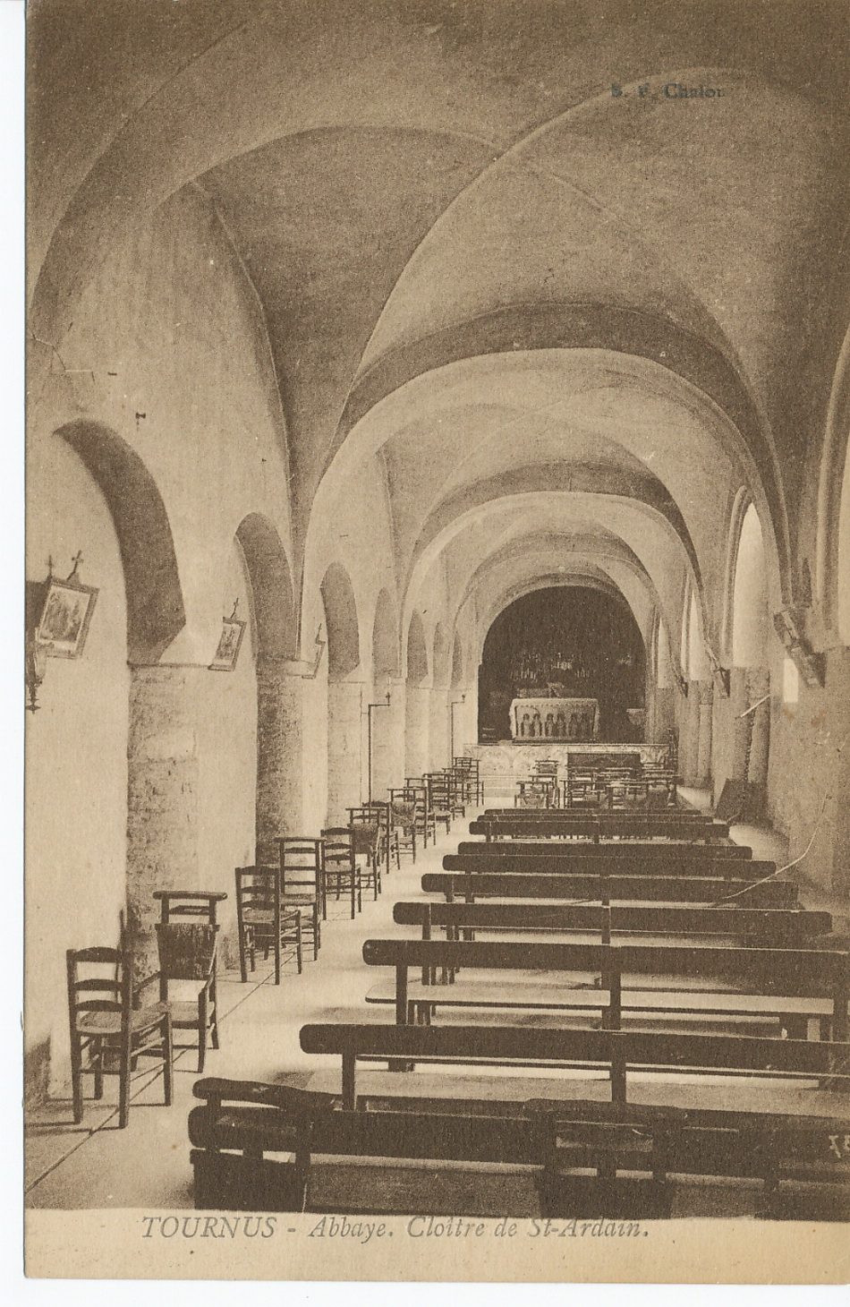 Tournus. Abbaye. Cloître de Saint-Ardain.