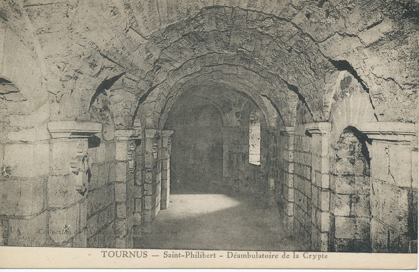 Tournus. Saint-Philibert. Déambulatoire de la Crypte.