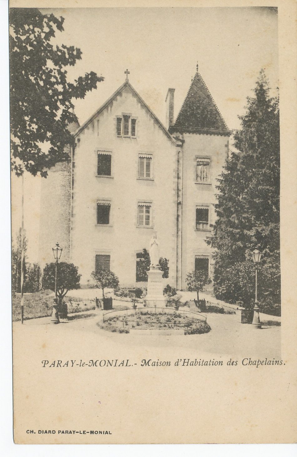 Paray-le-Monial. Maison d'habitation des Chapelains.