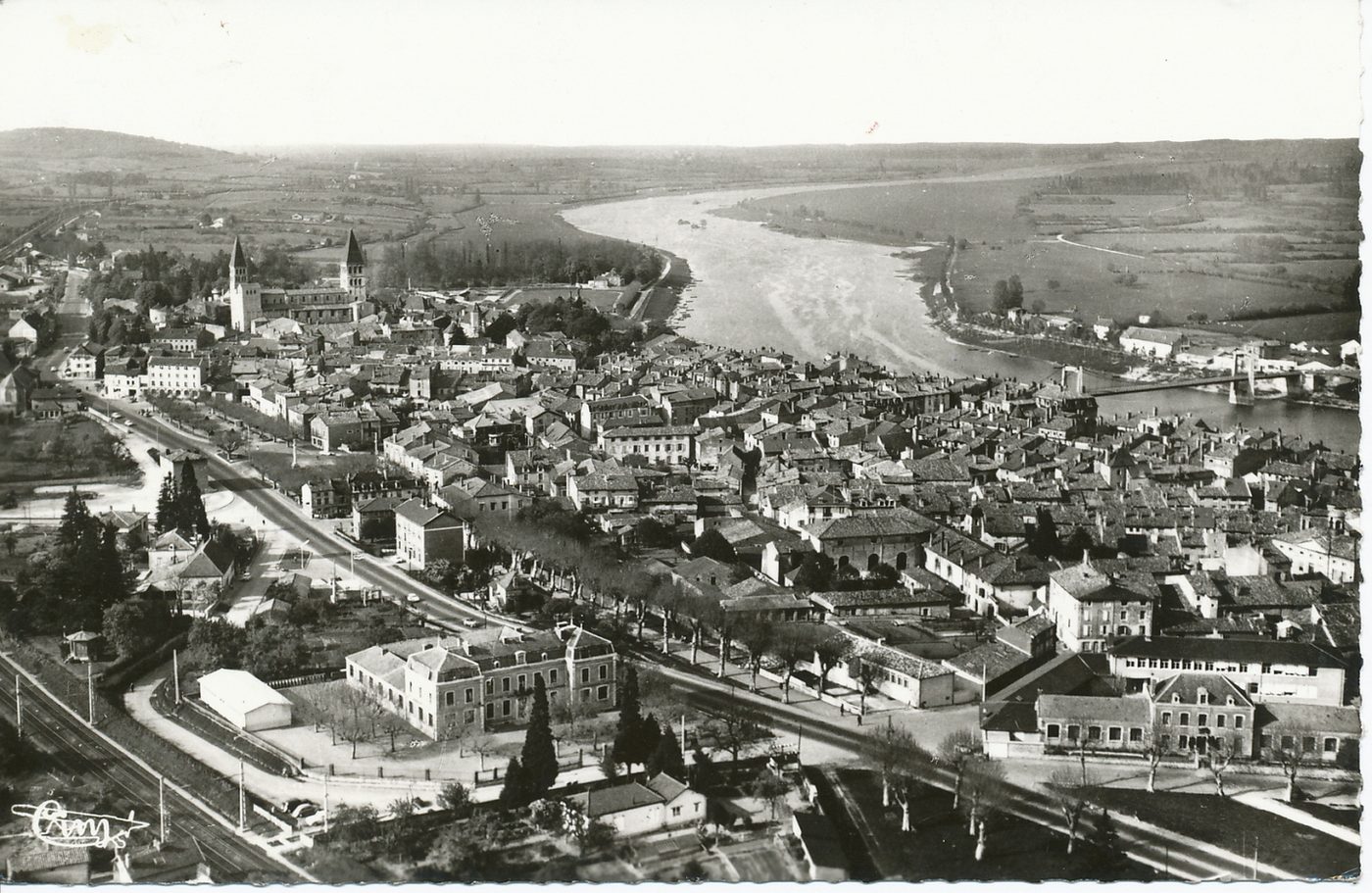 Tournus. Vue générale aérienne.