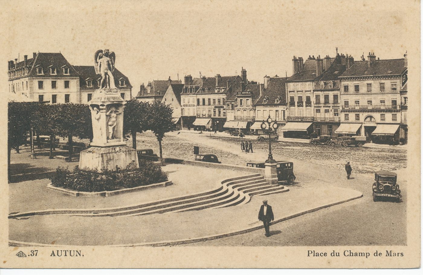 Autun. Place du Champ de Mars.