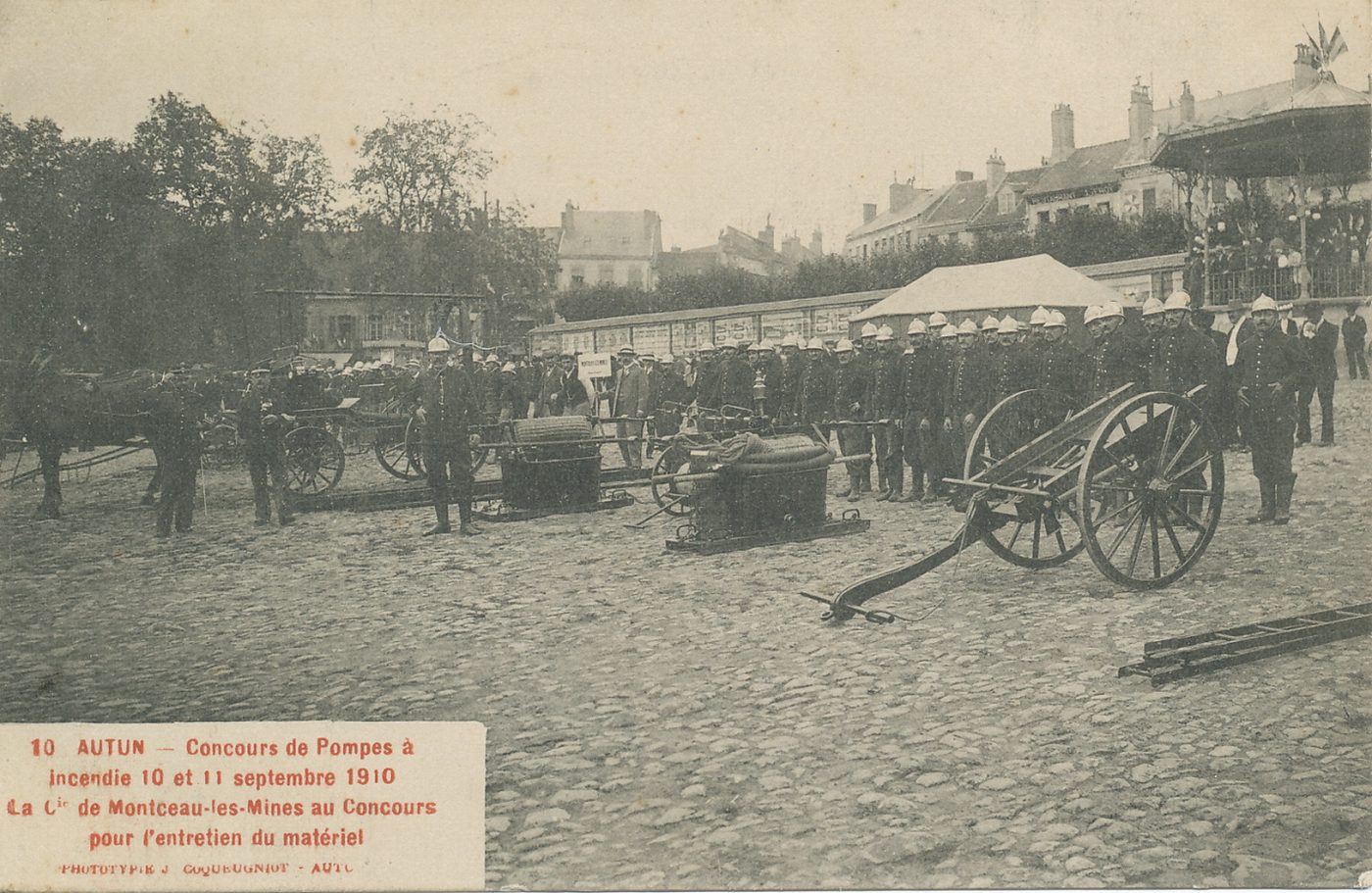 Autun. Concours de pompes à incendie 10 et 11 septembre 1910. La compagnie de Montceau-les-Mines au concours pour l'entretien du matériel.