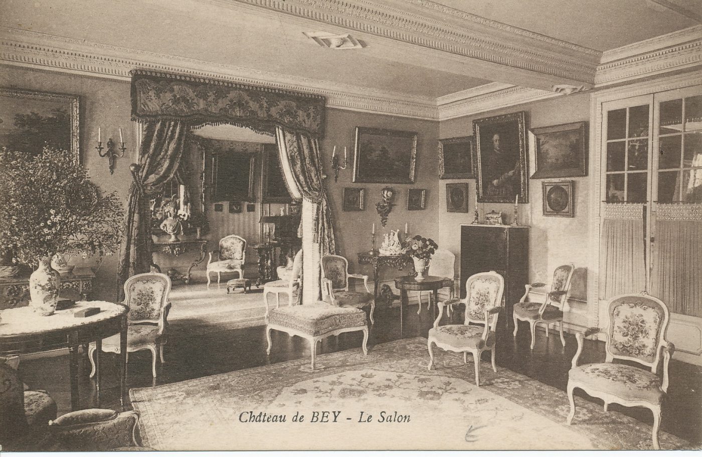 Château de Bey. Le salon.